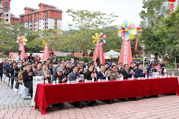 1江城国际艺术展开幕式现场.jpg