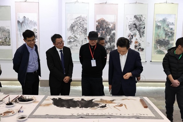 13天津市美术家协会副主席张福有创作《领头牛》.jpg