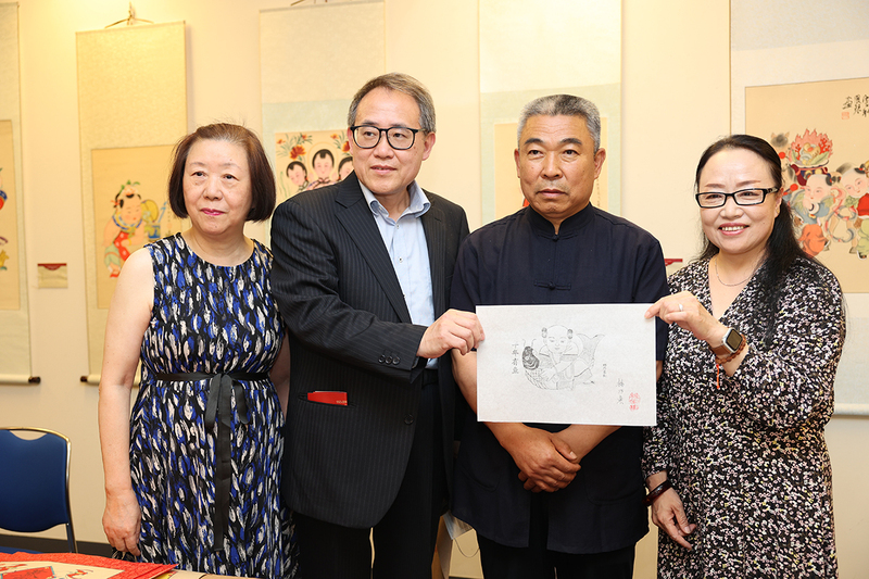 10国家级非物质文化遗产杨家埠木版年画省级代表性传承人杨乃东现场表演 压缩.jpg